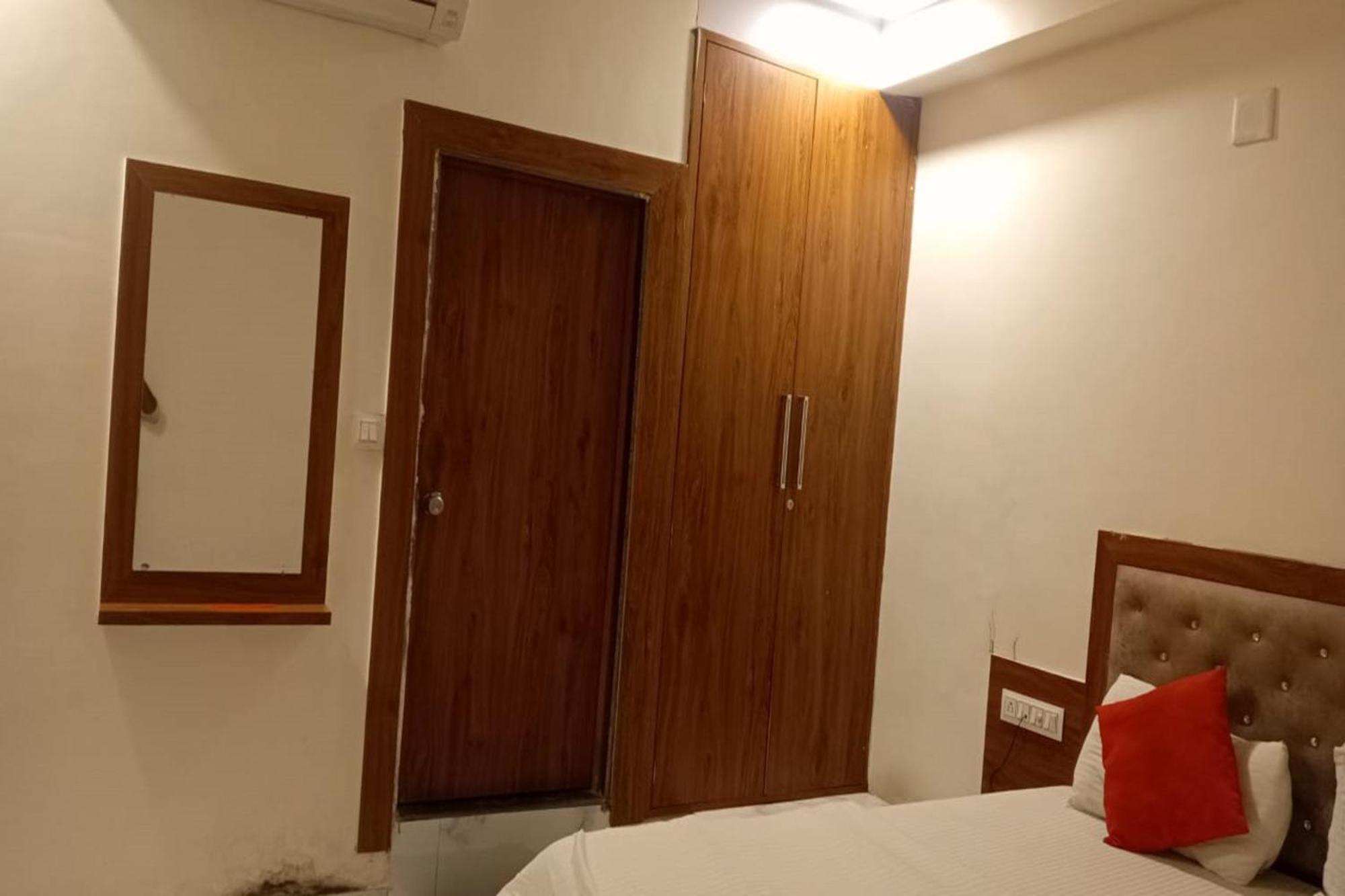 Hotel New Lake View 아흐메다바드 외부 사진